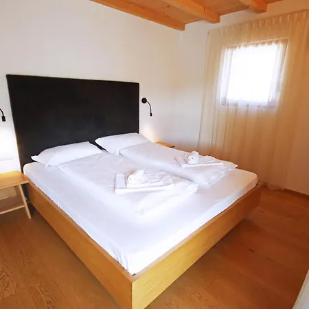 Aurturist Apartment
